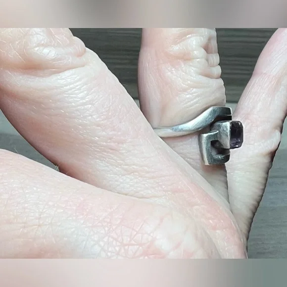 SOLD Vintage Handmade Modernist Geometric Sterling Silver Amethyst Ring, Size 6 - Picture 8 of 10
